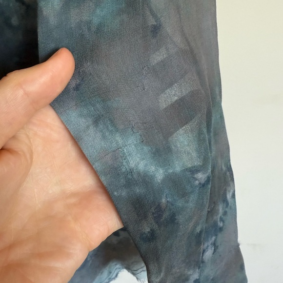 Raquel Allegra Silk Chiffon Tie Dye Blue/Gray Henley Blouse Top Sz 0 XS - Picture 10 of 10